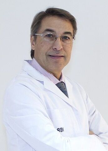 Doctor dermatologist Andi Viedma